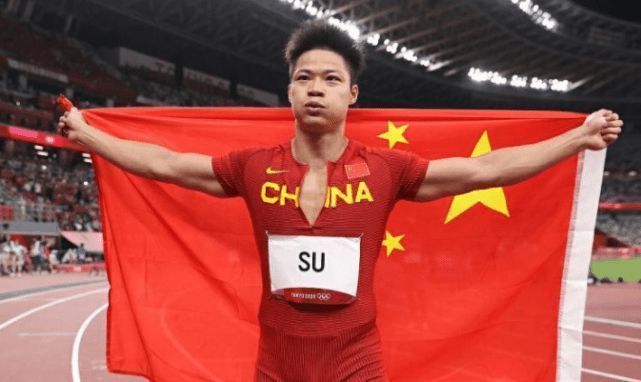 洪五二话不说，脱口便道：叶大师您放心，有您这句话，以后贺教授与贺小姐只要开口，我洪五一定全力以赴。